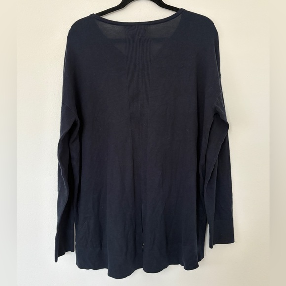 Lou & Grey Navy Back Split Ribbed HemV Neck Long Sleeve Pullover Swing Sweater - Picture 2 of 4